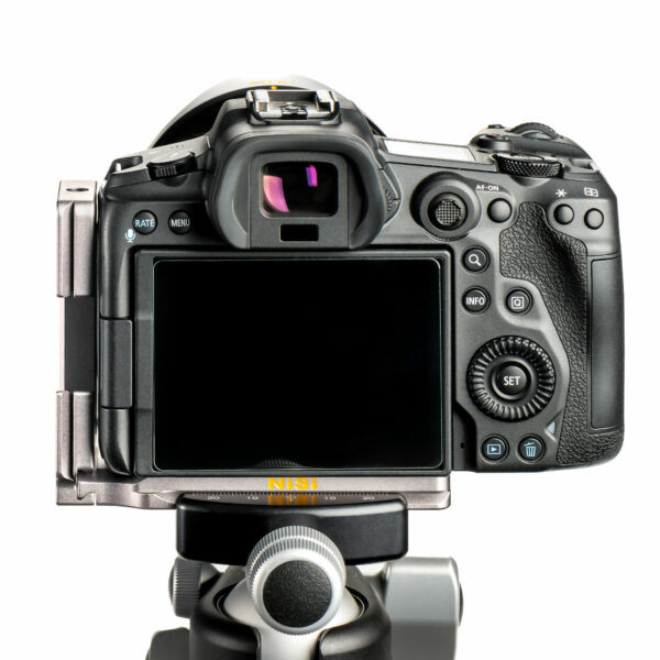 NiSi PRO NLP-SG Flip-Out Ekranlı Kameralar İçin Ayarlanabilir L Bracket  (Tripod bağlantı noktası kamera tabanının lense yakın kısmında olan kameralar için)