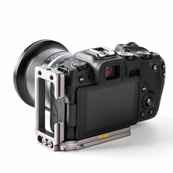 NiSi PRO NLP-CG Flip-Out Ekranlı Kameralar İçin Ayarlanabilir L Bracket  (Tripod bağlantı noktası kamera tabanının ortasında olan kameralar için)